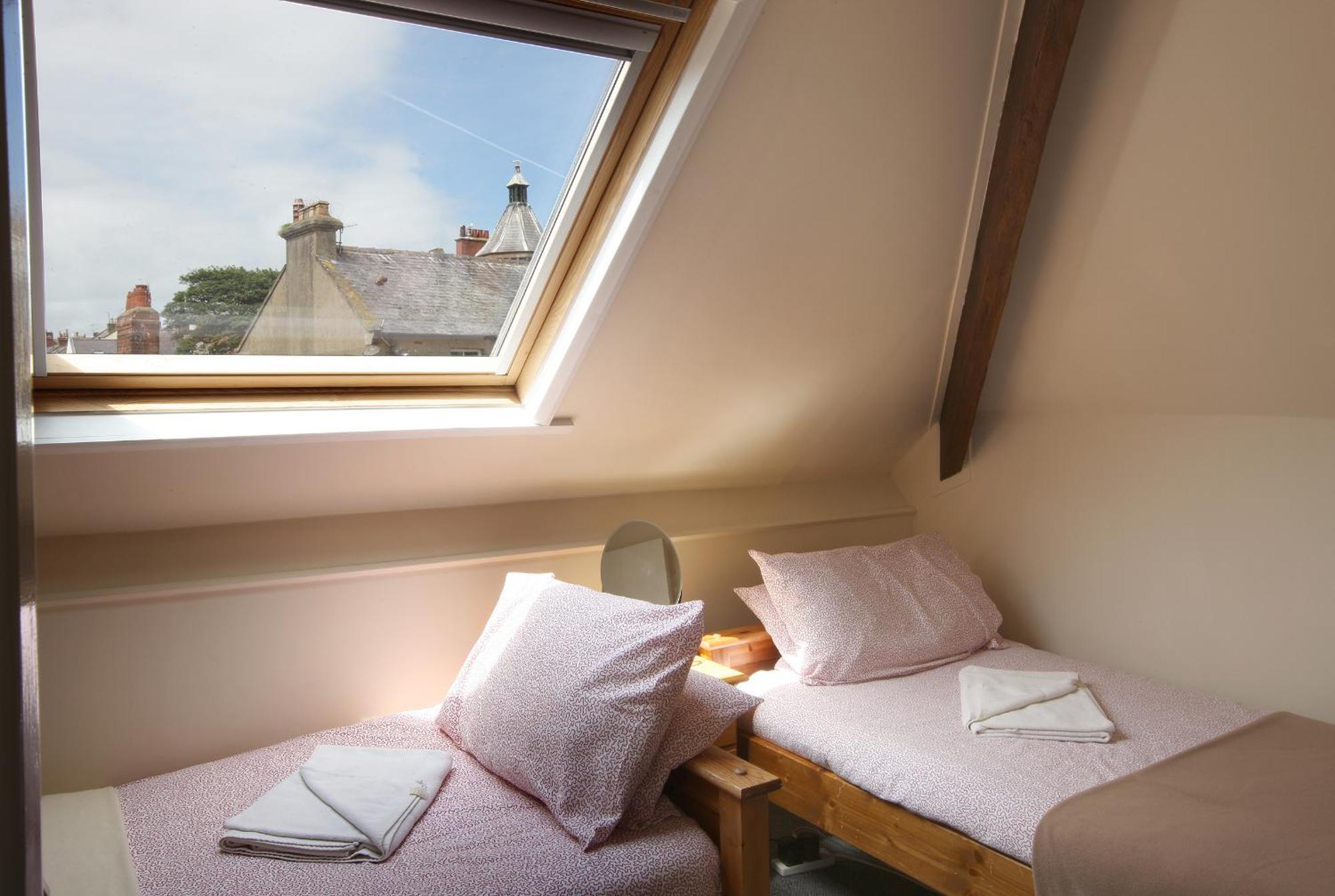 Discovery Accommodation Уитби Экстерьер фото