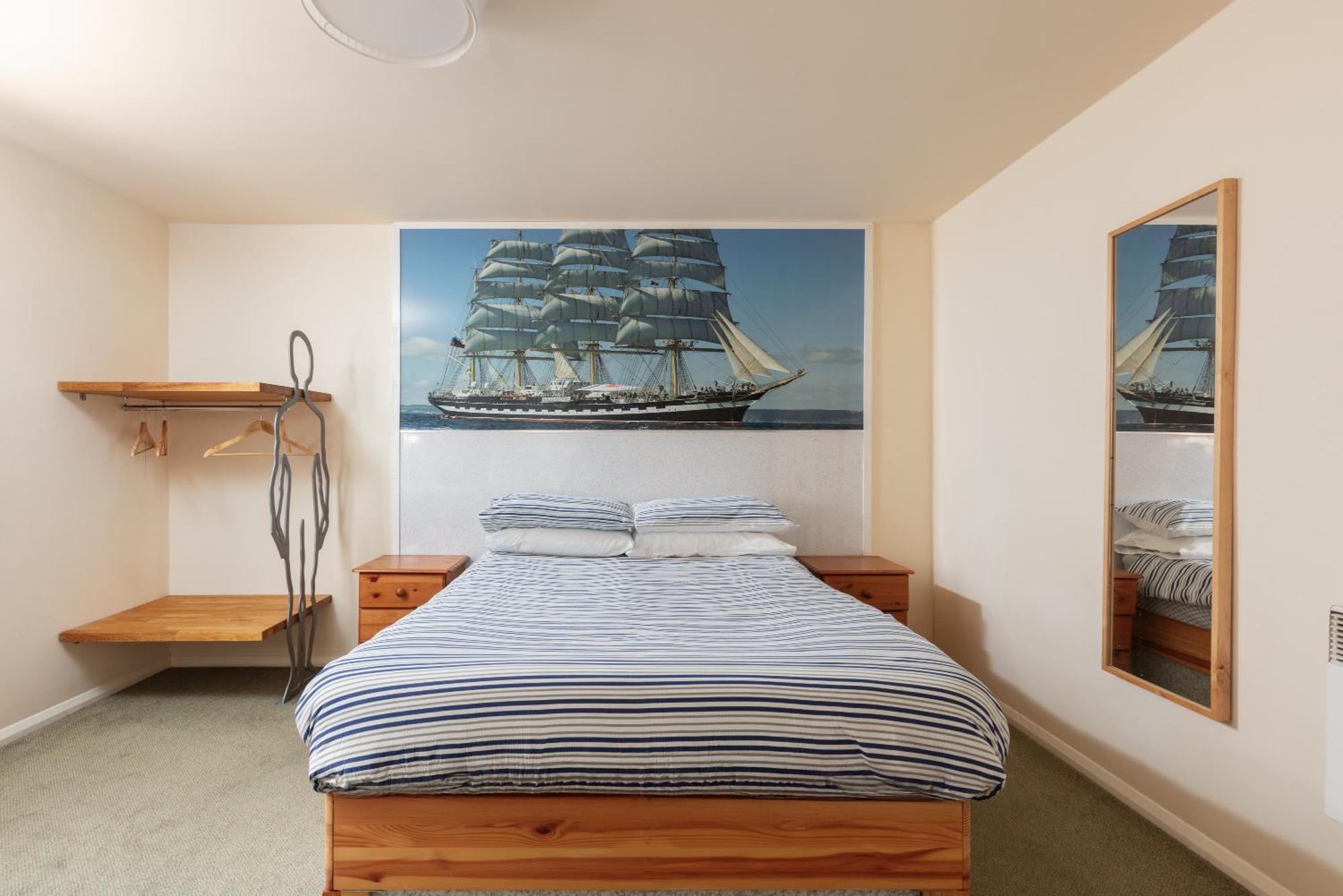 Discovery Accommodation Уитби Экстерьер фото