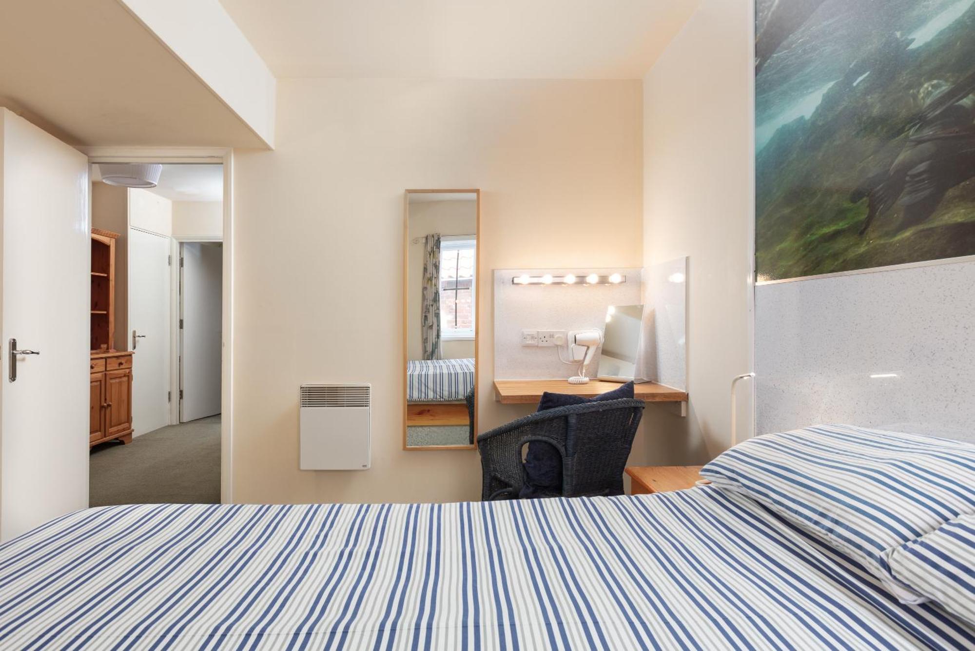 Discovery Accommodation Уитби Экстерьер фото